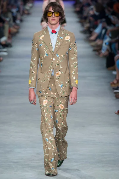 Look 3
